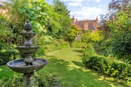 High Street, 6 bedroom Link Detached House for sale, £500,000