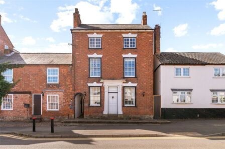 6 bedroom Link Detached House for sale