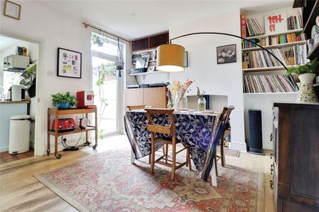 Gladstone Avenue, 4 bedroom Mid Terrace House for sale, £270,000