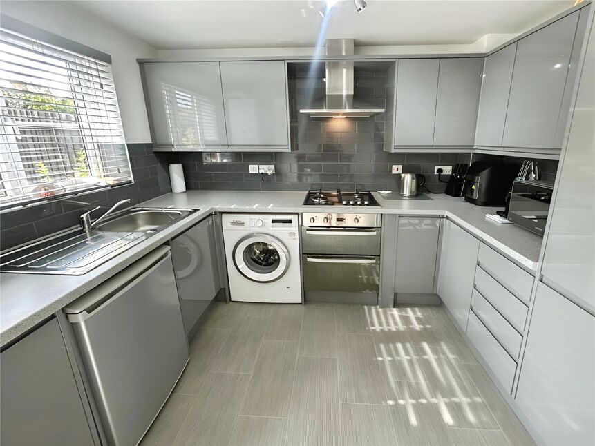 Kitchen / Dining Area