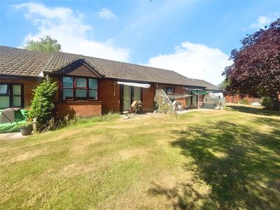 2 bedroom Mid Terrace Bungalow for sale
