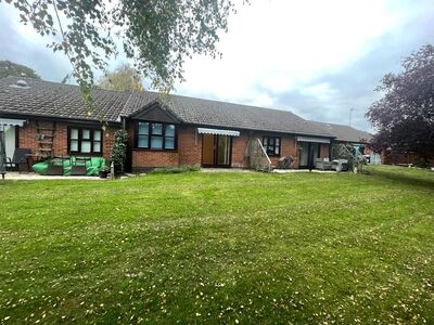 2 bedroom Mid Terrace Bungalow for sale