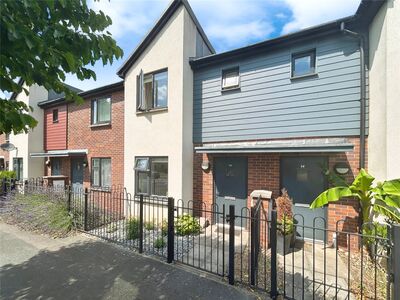 3 bedroom Mid Terrace House for sale