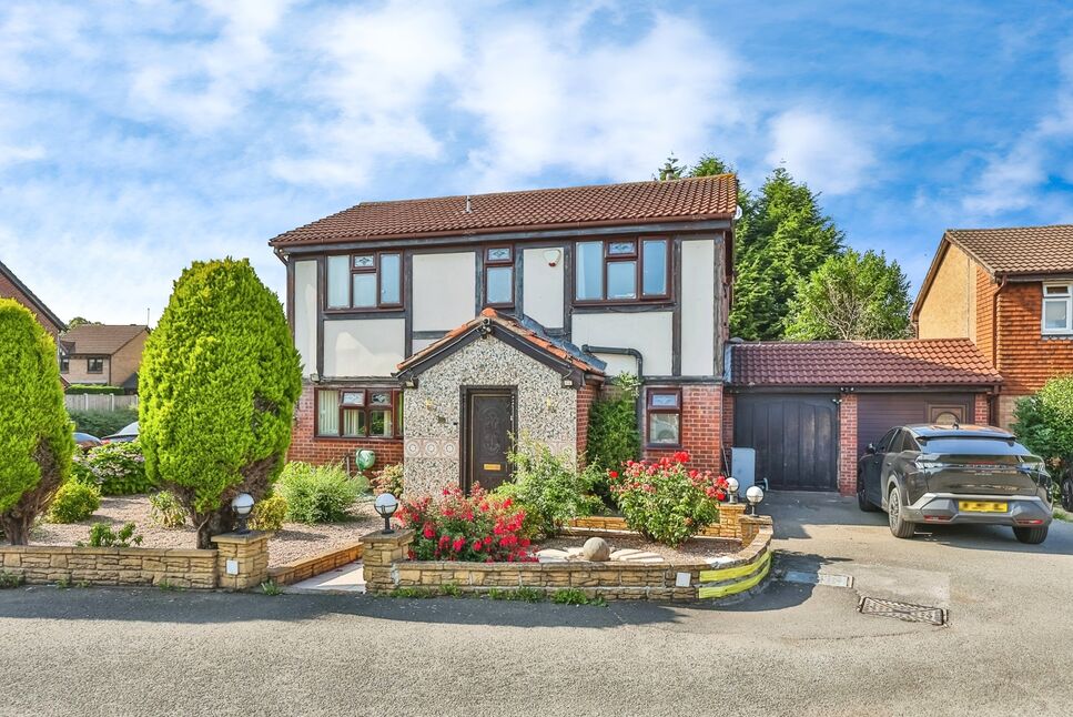 Main image of 5 bedroom Detached House for sale, Grace Drive, Nottingham, Nottinghamshire, NG8