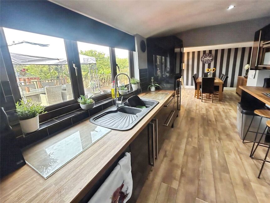Kitchen / Dining Area