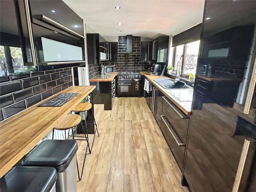 Kitchen / Dining Area