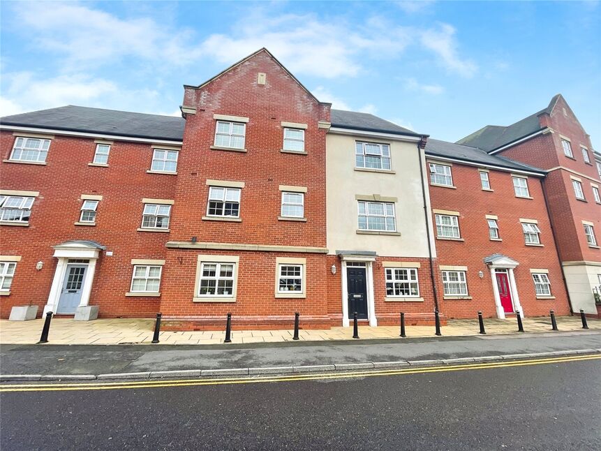 Main image of 2 bedroom Flat for sale, Manor Gardens Close, Loughborough, Leicestershire, LE11