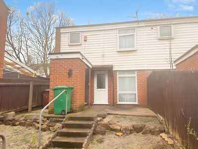 3 bedroom Semi Detached House to rent