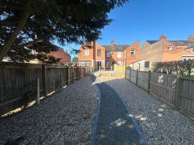 Seagrave Road, 3 bedroom Mid Terrace House for sale, &pound;300,000