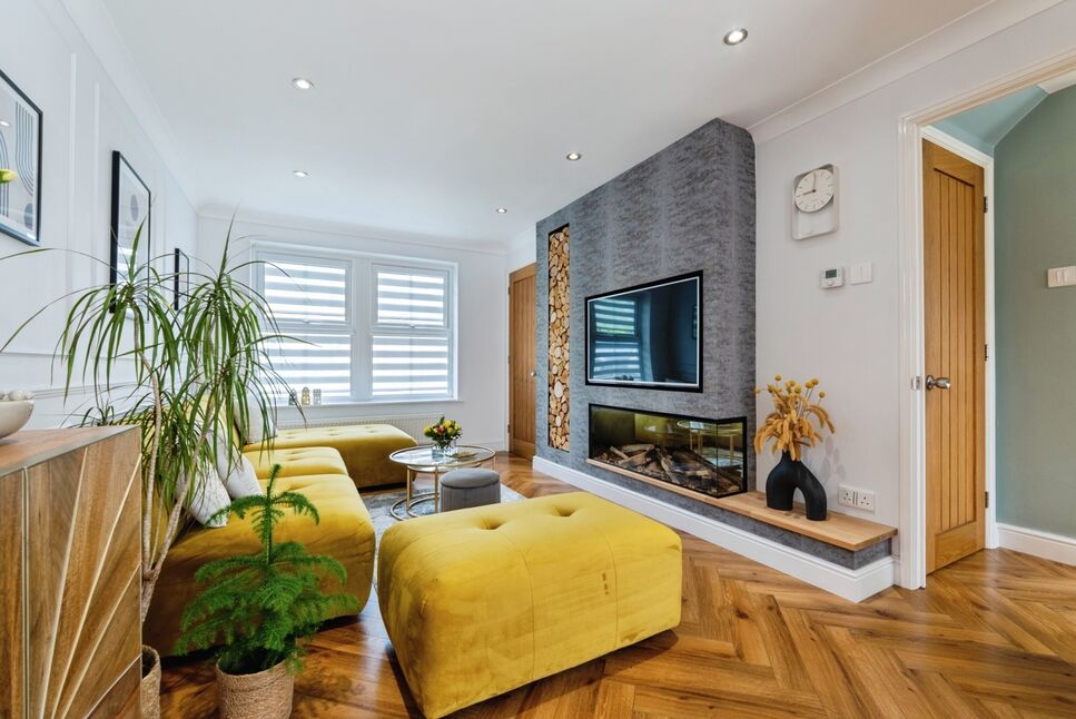 Lounge / Dinng Room