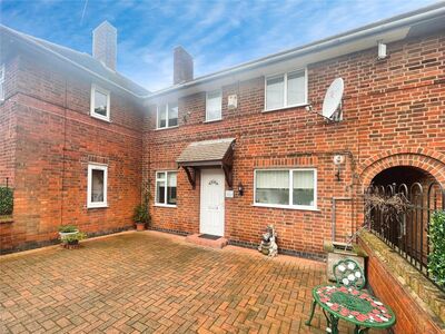 3 bedroom Mid Terrace House for sale