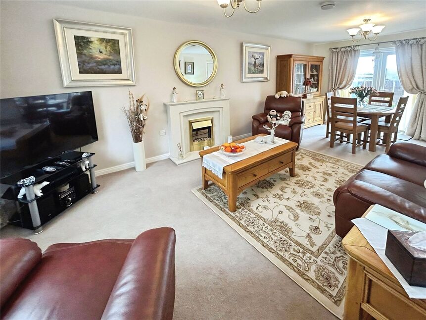 Lounge / Dining Room