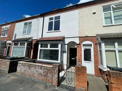 3 bedroom Mid Terrace House to rent