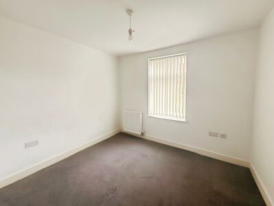 3 bedroom Mid Terrace House to rent