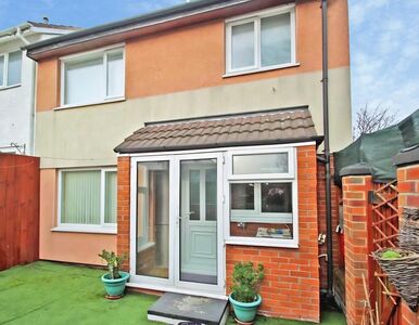 3 bedroom Mid Terrace House to rent