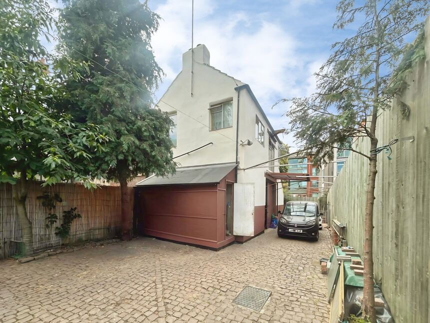 Main image of 1 bedroom Detached House for sale, Raleigh Street, Nottingham, Nottinghamshire, NG7