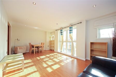 Curzon Place, 2 bedroom  Flat to rent, £950 pcm