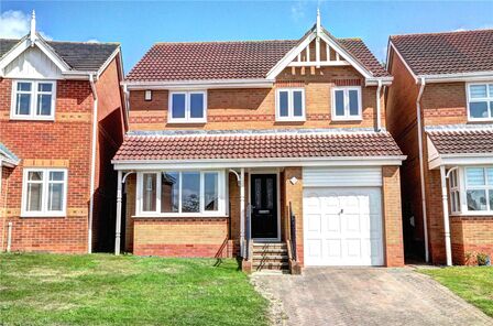 Elmfield, 4 bedroom Detached House to rent, £1,300 pcm