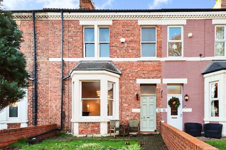 Albany Gardens, 3 bedroom Mid Terrace House to rent, £1,400 pcm