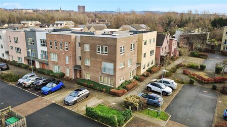 August Courtyard, 2 bedroom Flat to rent, &pound;900 pcm