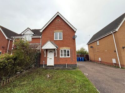 Lowestoft, 2 bedroom Semi Detached House to rent, £850 pcm