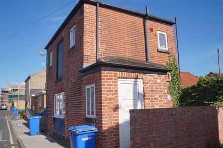 Till Road, 1 bedroom Detached House for sale, £90,000