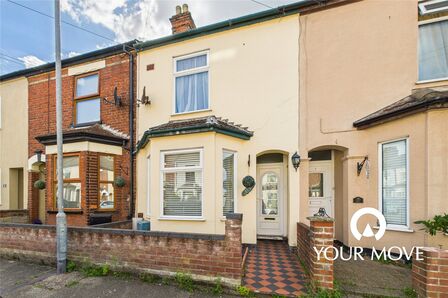 3 bedroom Mid Terrace House for sale