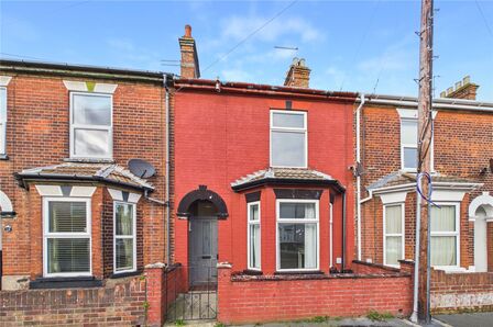 3 bedroom Mid Terrace House to rent