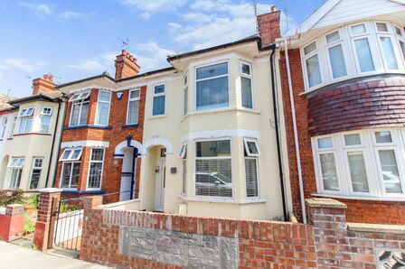 3 bedroom Mid Terrace House to rent