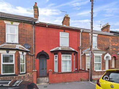 3 bedroom Mid Terrace House for sale