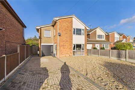 Orchard Close, Detached House for sale, £300,000
