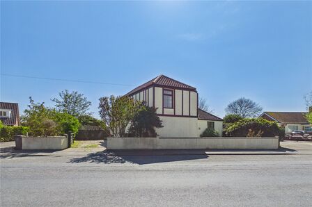 High Street, 4 bedroom Detached House for sale, &pound;325,000