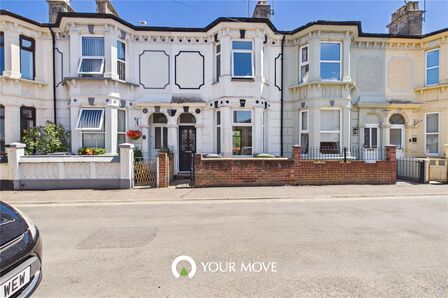 Nelson Road, 3 bedroom Mid Terrace House to rent, &pound;925 pcm