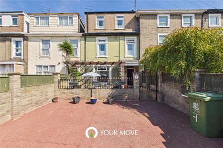 5 bedroom Mid Terrace House for sale