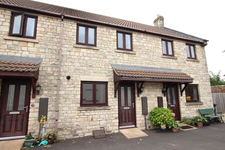 High Street, 2 bedroom House to rent, &pound;1,200 pcm