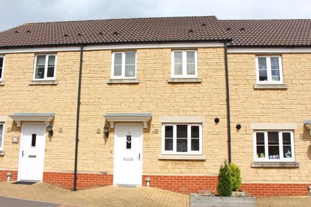 Tanner Close, 3 bedroom Mid Terrace House to rent, £1,300 pcm