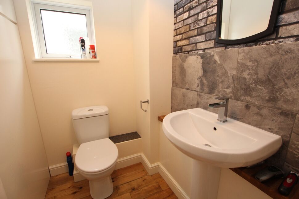Cloakroom / WC