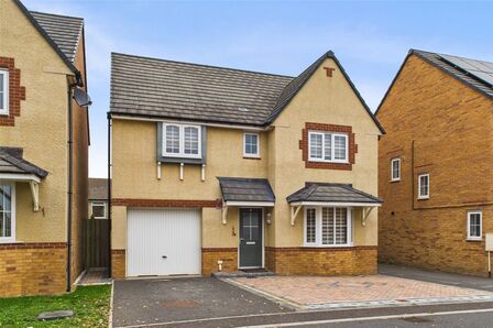 Cotswold Gardens, 4 bedroom Detached House for sale, £425,000