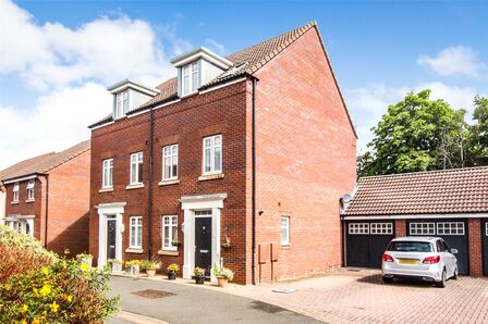 Jubilee Close, 4 bedroom Semi Detached House for sale, £350,000