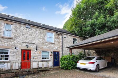 Tyning Hill, 2 bedroom Flat to rent, &pound;1,200 pcm