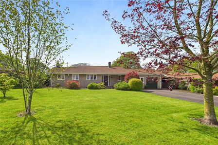 Downside Close, 4 bedroom Detached Bungalow for sale, £700,000