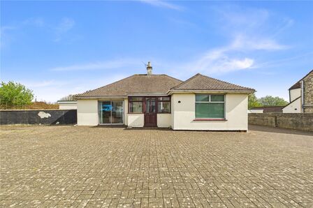 Charlton Road, 4 bedroom Detached Bungalow for sale, £450,000