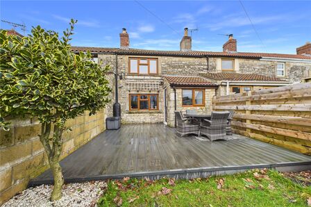 Parkway, 1 bedroom Mid Terrace House to rent, &pound;1,000 pcm