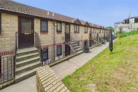 Coombend, 1 bedroom  Flat to rent, £750 pcm