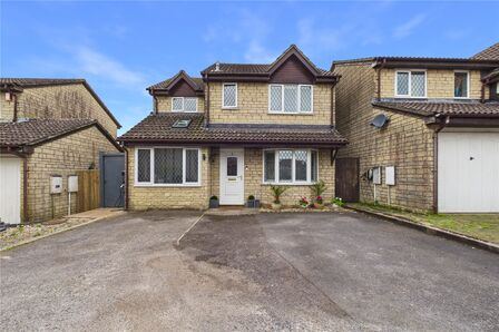 Frenchfield Road, 4 bedroom Detached House to rent, &pound;1,800 pcm