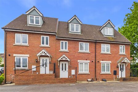 Brimscombe Meadow, 3 bedroom Mid Terrace House for sale, &pound;325,000