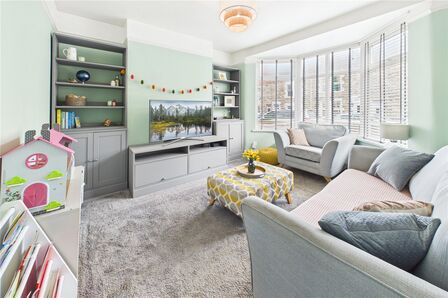 3 bedroom Mid Terrace House for sale
