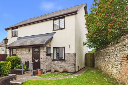 Stanley Court, 2 bedroom Semi Detached House for sale, &pound;135,000