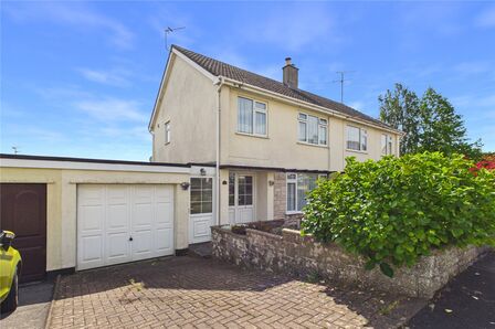 Pinewood Avenue, 3 bedroom Semi Detached House for sale, &pound;300,000