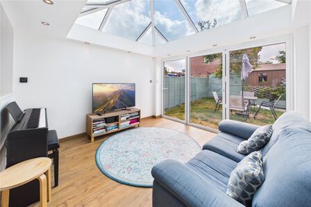 2 bedroom Mid Terrace House for sale